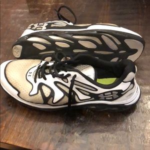 Under Armour shoe sz 10.5